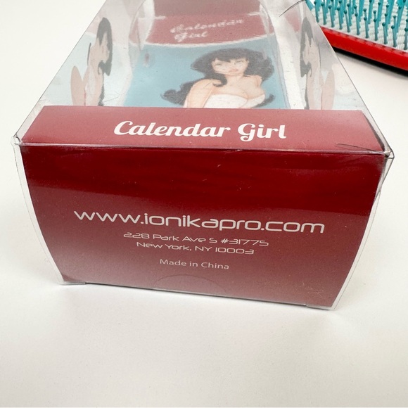 Ionika Calendar Girl Paddle Hair Brush - Picture 12 of 12